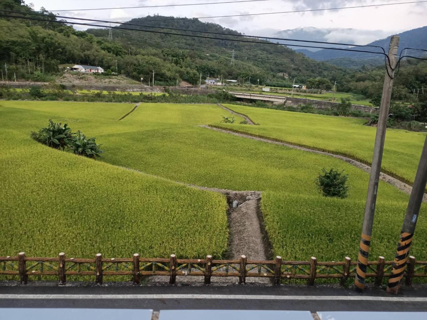 Hotel 十畝田山莊會館 à Chishang Extérieur photo