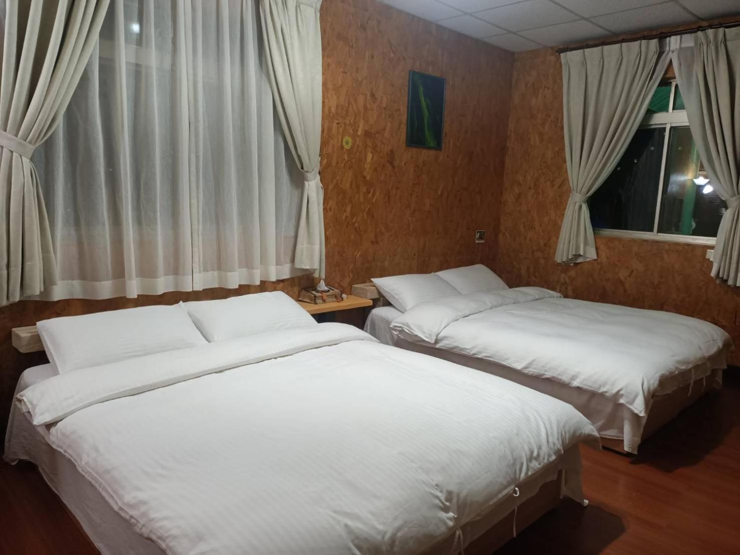 Hotel 十畝田山莊會館 à Chishang Extérieur photo