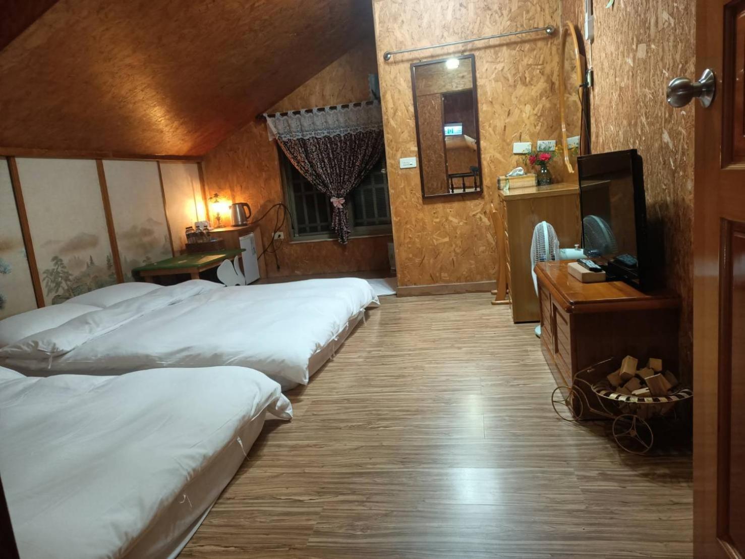 Hotel 十畝田山莊會館 à Chishang Extérieur photo